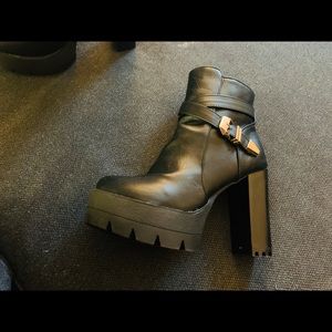 High heel boots